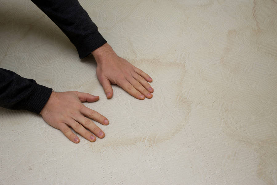 Matratze reinigen und Flecken entfernen
