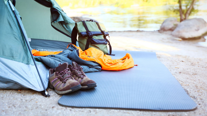 Selbstaufblasbare Isomatte gehören definitiv zur Campingausrüstung
